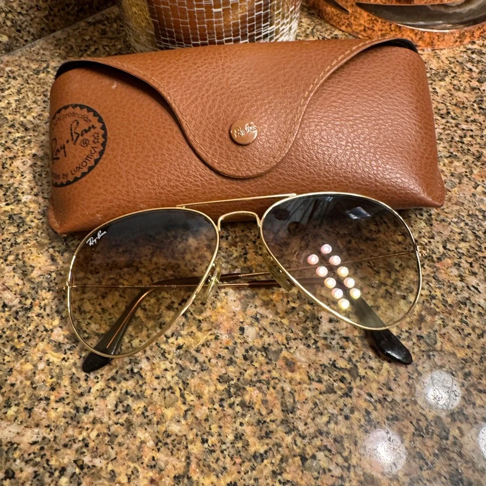 Ray-Ban Classic Aviator Sunglasses in Gold with Brown Gradient Lenses#3025 /case